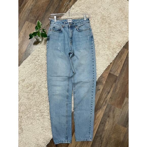 Urban Outfitters BDG Size 24 Light Wash Distressed High Rise Mom Jeans - Picture 2 of 7